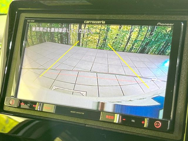 【バックカメラ】駐車時に後方がリアルタイム映像で確認できます。大型商業施設や立体駐車場での駐車時や、夜間のバック時に大活躍!運転スキルに関わらず、今や必須となった装備のひとつです!