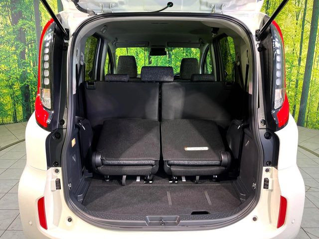 普段のお買い物や通勤、送迎等に十分な荷室スペースを確保しております。セカンドシートを倒すと、大きな荷物の積載も可能です♪