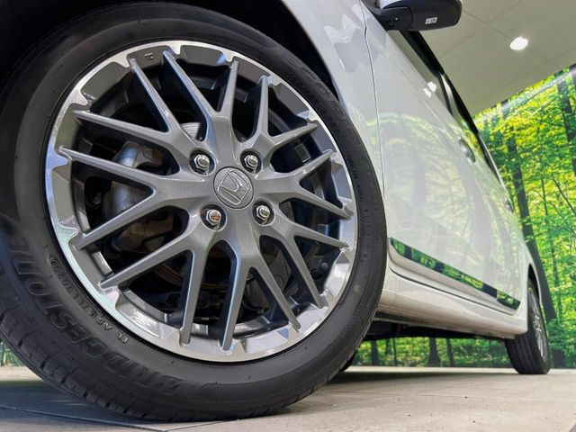 �y����15�C���`�A���~�z�C�[���z�O�ςɃ}�b�`���������A���~�z�C�[���𑕒����Ă���܂��B�e��ЊO�A���~�z�C�[����A�X�^�b�h���X�^�C�����戵�����Ă���܂��B���񂲑��k����������
