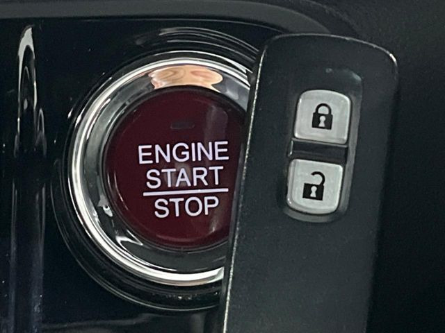 �yHonda�X�}�[�g�L�[�z�J�o����|�P�b�g�ɓ��ꂽ�܂܂ł��h�A�̎{���E�������\�ȃX�}�[�g�L�[�𑕔��B�G���W���̃I���E�I�t�����J�M�����o���K�v����������Ƃ��Ă��֗��ł���