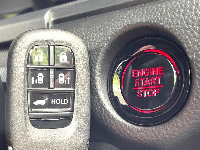 �yHonda�X�}�[�g�L�[�z�J�o����|�P�b�g�ɓ��ꂽ�܂܂ł��h�A�̎{���E�������\�ȃX�}�[�g�L�[�𑕔��B�G���W���̃I���E�I�t�����J�M�����o���K�v����������Ƃ��Ă��֗��ł���