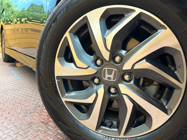 �y����16�C���`�A���~�z�C�[���z�O�ςɃ}�b�`���������A���~�z�C�[���𑕒����Ă���܂��B�e��ЊO�A���~�z�C�[����A�X�^�b�h���X�^�C�����戵�����Ă���܂��B���񂲑��k����������