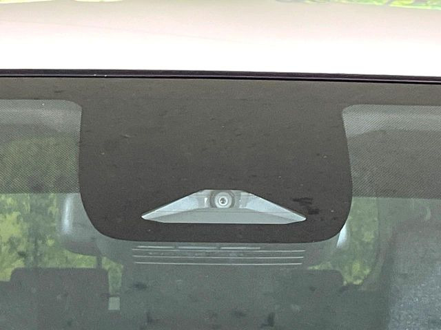 【トヨタセーフティセンス】走行中に前方の車両等を認識し、衝突しそうな時は警報とブレーキで衝突回避と被害軽減をアシスト。より安全にドライブをお楽しみいただけます。