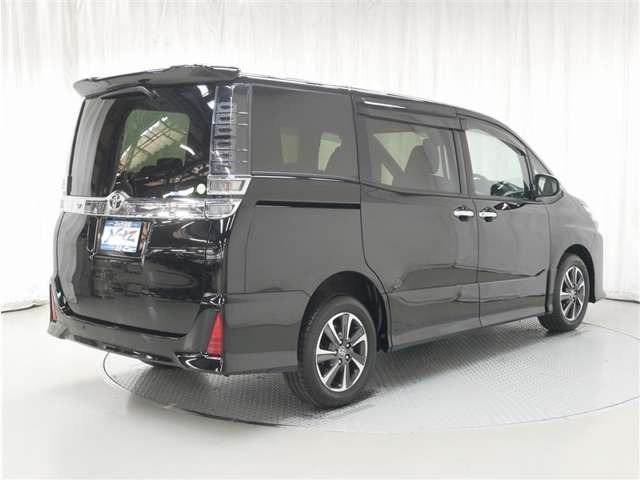 ヴォクシー2.0 ZS 煌III 4WD