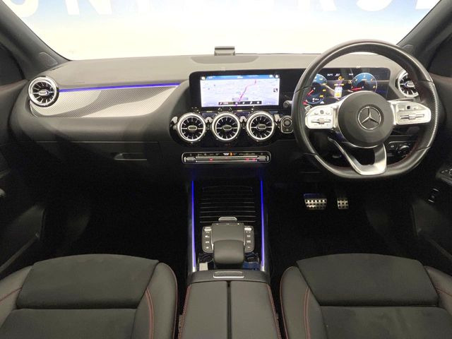 GLAクラスGLA200d 4マチック AMGラインパッケージ 4WD