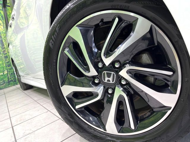 �y����17�C���`�A���~�z�C�[���z�O�ςɃ}�b�`���������A���~�z�C�[���𑕒����Ă���܂��B�e��ЊO�A���~�z�C�[����A�X�^�b�h���X�^�C�����戵�����Ă���܂��B���񂲑��k����������