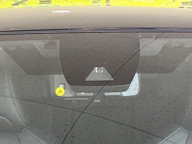 【トヨタセーフティセンス】走行中に前方の車両等を認識し、衝突しそうな時は警報とブレーキで衝突回避と被害軽減をアシスト。より安全にドライブをお楽しみいただけます。