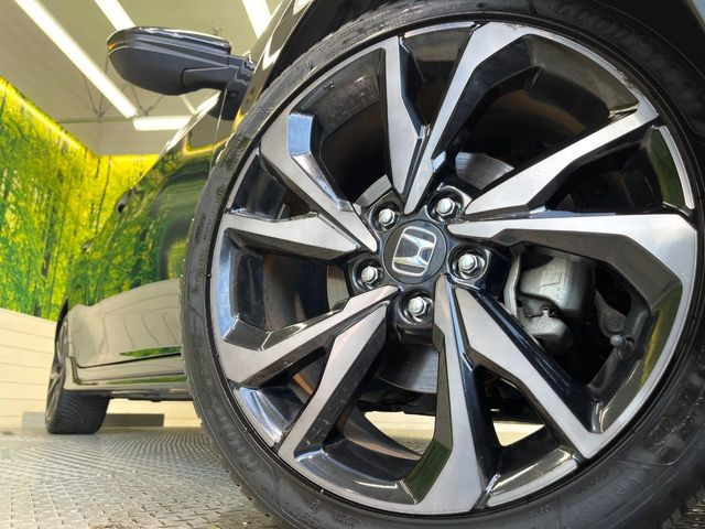 �y����18�C���`�A���~�z�C�[���z�O�ςɃ}�b�`���������A���~�z�C�[���𑕒����Ă���܂��B�e��ЊO�A���~�z�C�[����A�X�^�b�h���X�^�C�����戵�����Ă���܂��B���񂲑��k����������