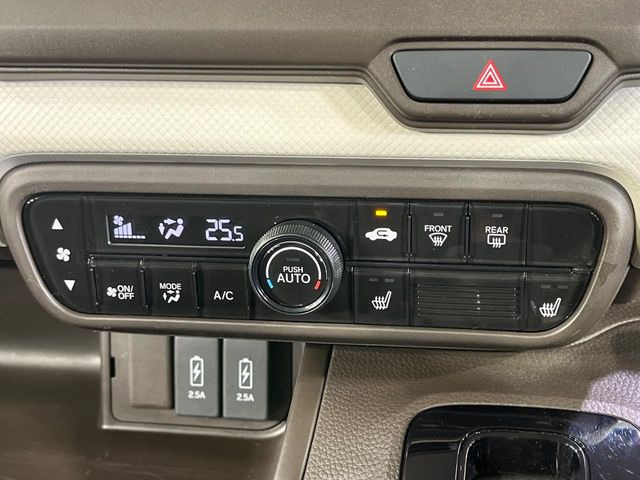 【シートヒーター】寒い日に重宝するシートヒーター!エアコンより早く温まってくれるので寒がりの人も安心ですね♪エアコンの温風は乾燥するから苦手、という方にもをおすすめです。