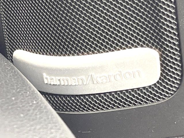 ��harman/kardon�T�E���h�V�X�e��:�I�[�f�B�I��僁�[�J�[����|����v���~�A���X�s�[�J�[�𑕔��B�����̃X�s�[�J�[����A���̗������܂ŕ����鍂�i���ȉ��y�����y���݂��������܂��B