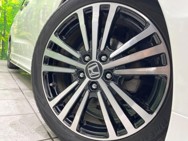�y����18�C���`�A���~�z�C�[���z�O�ςɃ}�b�`���������A���~�z�C�[���𑕒����Ă���܂��B�e��ЊO�A���~�z�C�[����A�X�^�b�h���X�^�C�����戵�����Ă���܂��B���񂲑��k����������