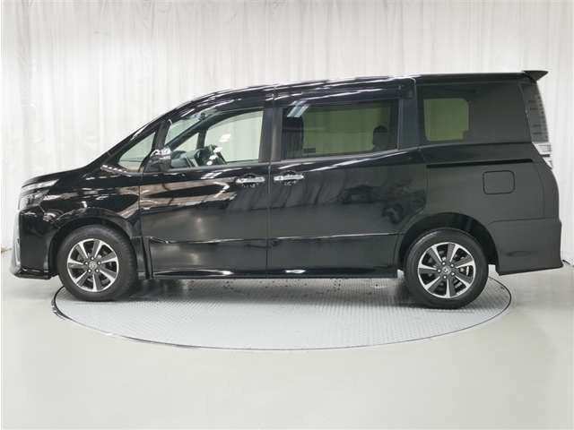 ヴォクシー2.0 ZS 煌III 4WD
