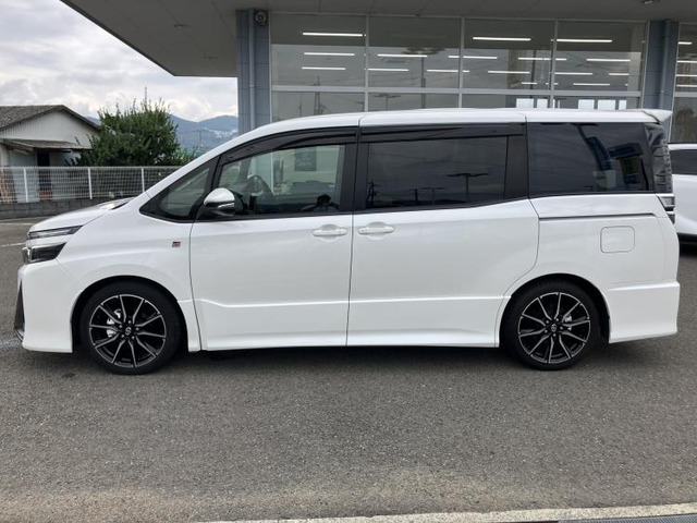 ヴォクシー2.0 ZS GR スポーツ