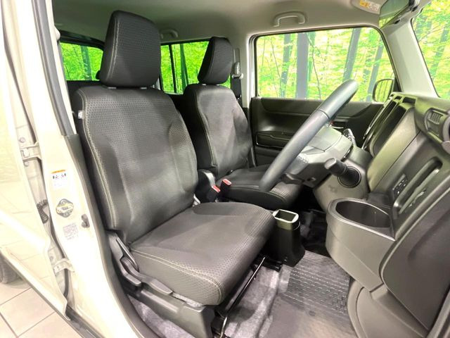 運転席シート廻りは使用感も少なく、良好な状態となっています。丁寧に使われていたことがよくわかりますね。
