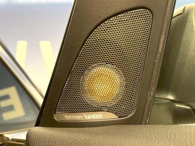 ��harman/kardon�T�E���h�V�X�e��:�I�[�f�B�I��僁�[�J�[����|����v���~�A���X�s�[�J�[�𑕔��B�����̃X�s�[�J�[����A���̗������܂ŕ����鍂�i���ȉ��y�����y���݂��������܂��B