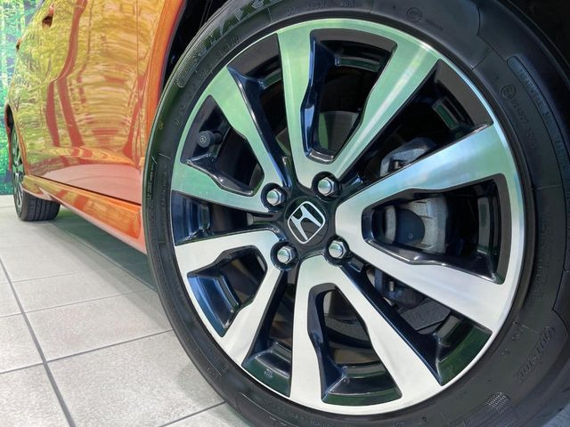 �y����16�C���`�A���~�z�C�[���z�O�ςɃ}�b�`���������A���~�z�C�[���𑕒����Ă���܂��B�e��ЊO�A���~�z�C�[����A�X�^�b�h���X�^�C�����戵�����Ă���܂��B���񂲑��k����������