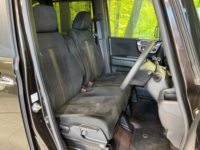 運転席シート廻りは使用感も少なく、良好な状態となっています。丁寧に使われていたことがよくわかりますね。