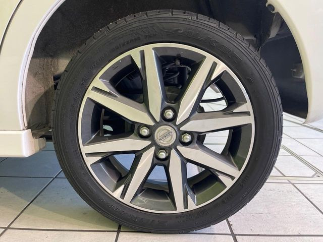 �y����15�C���`�A���~�z�C�[���z�O�ςɃ}�b�`���������A���~�z�C�[���𑕒����Ă���܂��B�e��ЊO�A���~�z�C�[����A�X�^�b�h���X�^�C�����戵�����Ă���܂��B���񂲑��k����������