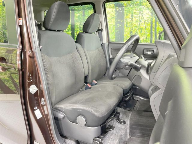 運転席シート廻りは使用感も少なく、良好な状態となっています。丁寧に使われていたことがよくわかりますね。