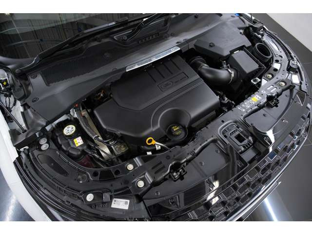 2.0L ����4�C��DOHC�^�[�{ �o��:250ps �S��&times;�S��&times;�S��:4,380&times;1,905&times;1,650mm