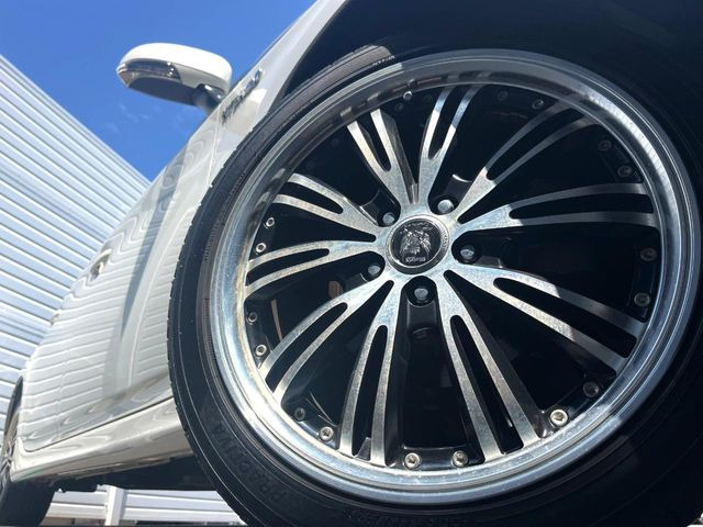 �y17�C���`�A���~�z�C�[���z�O�ςɃ}�b�`�����A���~�z�C�[���𑕒����Ă���܂��B�e��A���~�z�C�[����A�X�^�b�h���X�^�C�����戵�����Ă���܂��B���񂲑��k����������