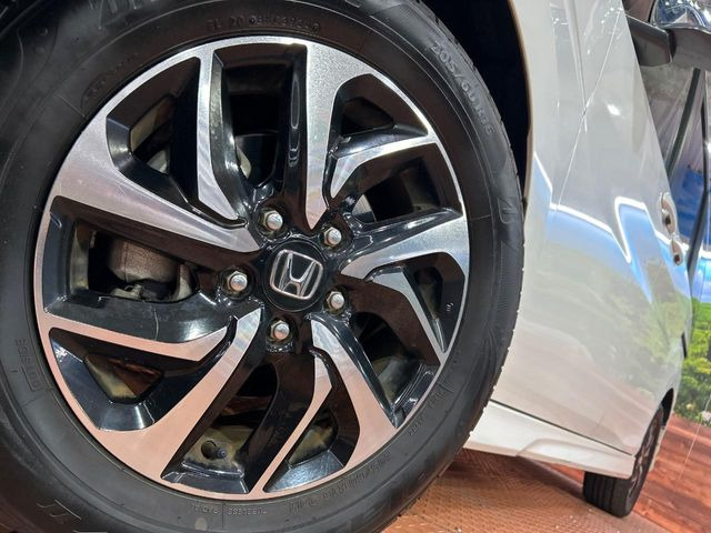 �y����16�C���`�A���~�z�C�[���z�O�ςɃ}�b�`���������A���~�z�C�[���𑕒����Ă���܂��B�e��ЊO�A���~�z�C�[����A�X�^�b�h���X�^�C�����戵�����Ă���܂��B���񂲑��k����������