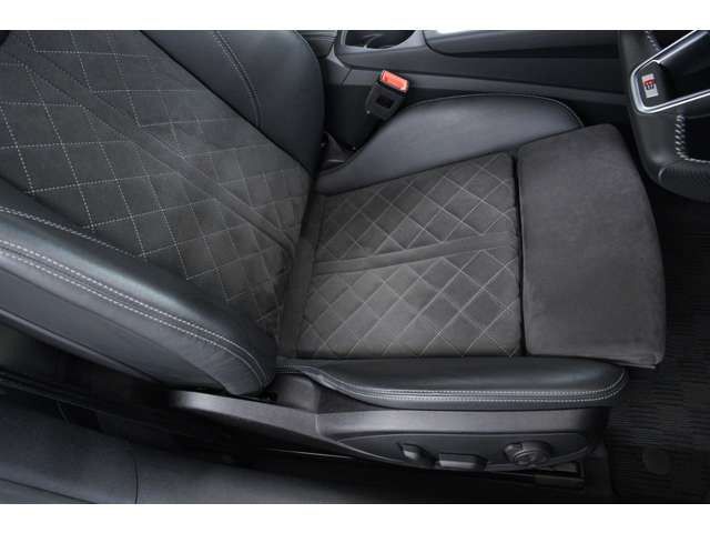 2015�N8���Ƀ��f���`�F���W���A���[�^�[�p�l���Ƀi�r�Q�[�V�������\�������o�[�`�����R�b�N�s�b�g��ALED�w�b�h���C�g�Ȃǂ̍Ő�[�V�X�e����������������Ă���܂��B