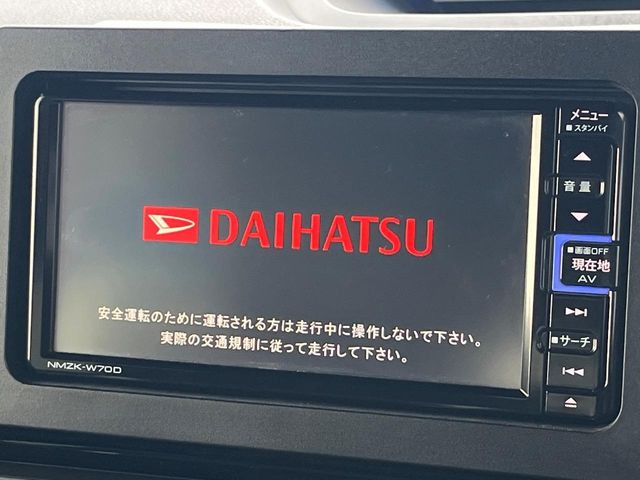 【純正ナビ】人気の純正ナビを装備しております。ナビの使いやすさはもちろん、オーディオ機能も充実!キャンプや旅行はもちろん、通勤や買い物など普段のドライブも楽しくなるはず♪