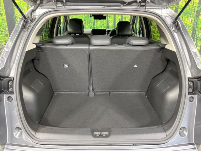 普段のお買い物や通勤、送迎等に十分な荷室スペースを確保しております。セカンドシートを倒すと、大きな荷物の積載も可能です♪