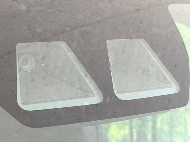 【スマートアシスト】走行中に前方の車両等を認識し、衝突しそうな時は警報とブレーキで衝突回避と被害軽減をアシスト。より安全にドライブをお楽しみいただけます。