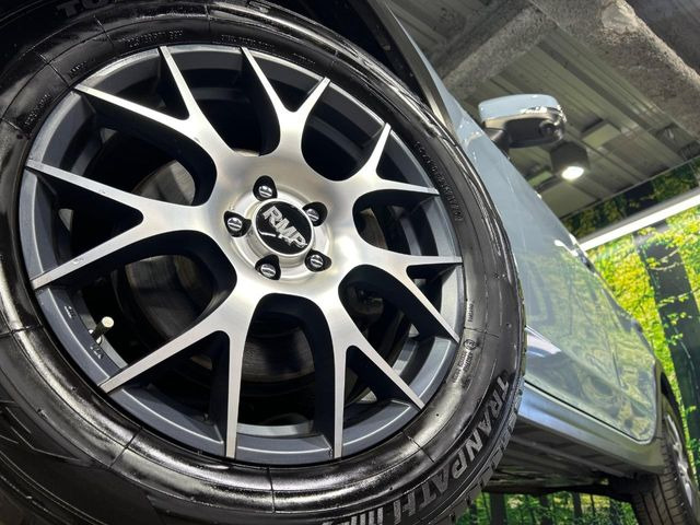 �y17�C���`�A���~�z�C�[���z�O�ςɃ}�b�`�����A���~�z�C�[���𑕒����Ă���܂��B�e��A���~�z�C�[����A�X�^�b�h���X�^�C�����戵�����Ă���܂��B���񂲑��k����������