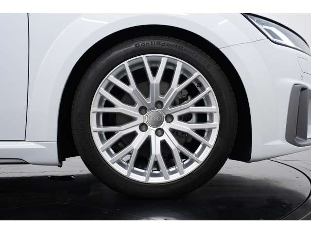2L�^�[�{�G���W������Ȃ�ő�o��197PS�̓{�f�B�T�C�Y���l�����Ă��������ȃp���[���ւ�X�|�[�e�B�ȉ^�]�͂������̂��ƁA