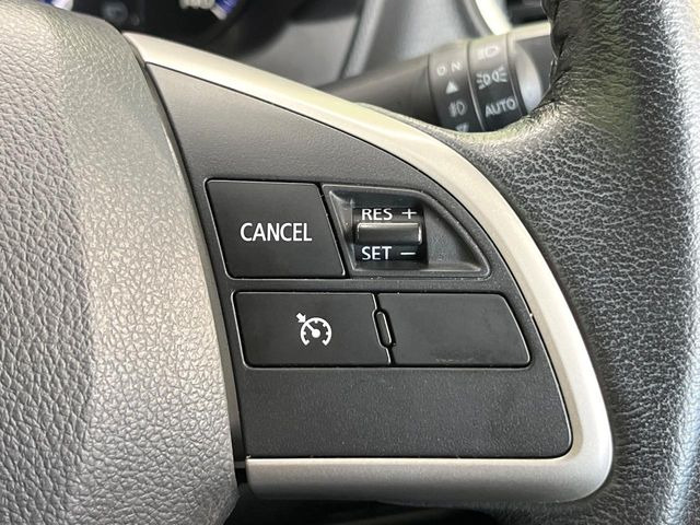 【クルーズコントロール】高速道路もラクラク走行。アクセルを離しても一定速度で走行ができ、長距離運転時の負担を軽減!加速・減速も簡単なスイッチ操作で調整できます。