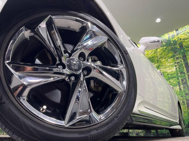 【純正18インチアルミホイール】外観にマッチした純正アルミホイールを装着しております。各種社外アルミホイールや、スタッドレスタイヤも取扱いしております。是非ご相談ください♪