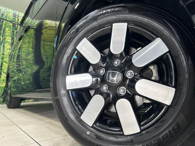 �y����15�C���`�A���~�z�C�[���z�O�ςɃ}�b�`���������A���~�z�C�[���𑕒����Ă���܂��B�e��ЊO�A���~�z�C�[����A�X�^�b�h���X�^�C�����戵�����Ă���܂��B���񂲑��k����������