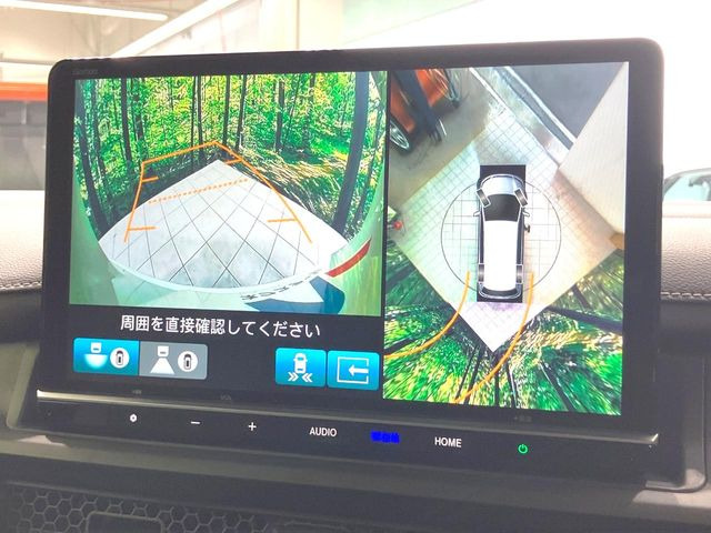 【マルチビューカメラシステム】専用のカメラにより、上から見下ろしたような視点で360度クルマの周囲を確認することができます☆死角部分も確認しやすく、狭い場所での切り返しや駐車もスムーズに行えます。