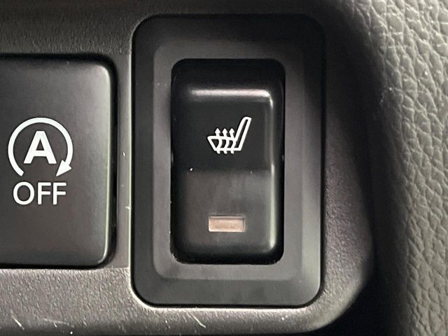 【シートヒーター】寒い日に重宝するシートヒーター!エアコンより早く温まってくれるので寒がりの人も安心ですね♪エアコンの温風は乾燥するから苦手、という方にもをおすすめです。