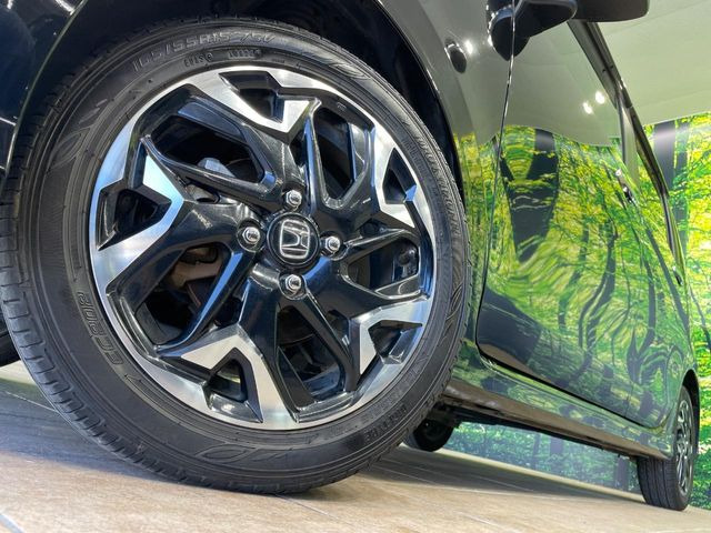 �y����15�C���`�A���~�z�C�[���z�O�ςɃ}�b�`���������A���~�z�C�[���𑕒����Ă���܂��B�e��ЊO�A���~�z�C�[����A�X�^�b�h���X�^�C�����戵�����Ă���܂��B���񂲑��k����������