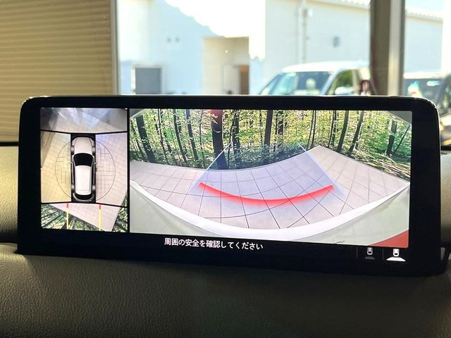 【360&deg;ビューモニター】専用のカメラにより、上から見下ろしたような視点で360度クルマの周囲を確認することができます☆死角部分も確認しやすく、狭い場所での切り返しや駐車もスムーズに行えます。