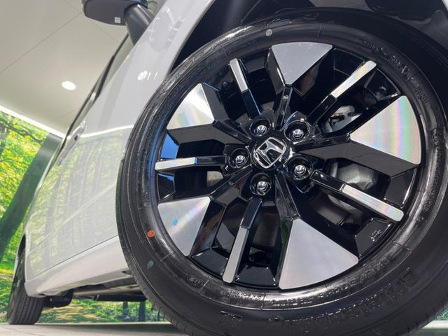 �y����16�C���`�A���~�z�C�[���z�O�ςɃ}�b�`���������A���~�z�C�[���𑕒����Ă���܂��B�e��ЊO�A���~�z�C�[����A�X�^�b�h���X�^�C�����戵�����Ă���܂��B���񂲑��k����������