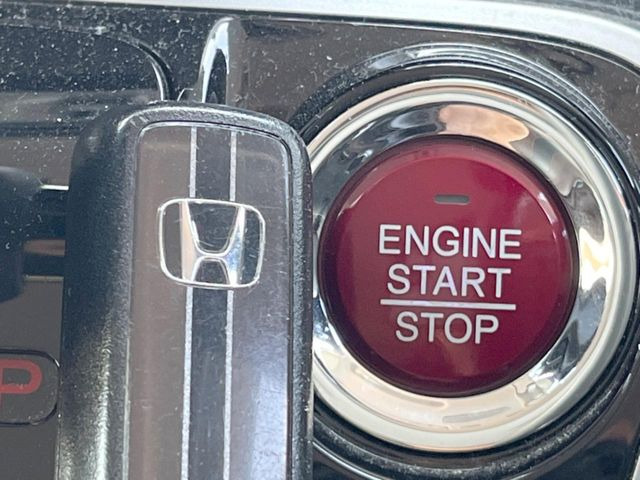 �yHonda�X�}�[�g�L�[�z�J�o����|�P�b�g�ɓ��ꂽ�܂܂ł��h�A�̎{���E�������\�ȃX�}�[�g�L�[�𑕔��B�G���W���̃I���E�I�t�����J�M�����o���K�v����������Ƃ��Ă��֗��ł���