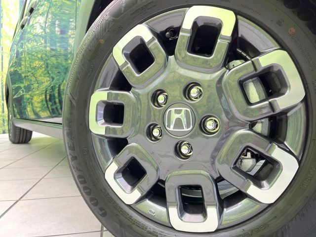 �y����15�C���`�A���~�z�C�[���z�O�ςɃ}�b�`���������A���~�z�C�[���𑕒����Ă���܂��B�e��ЊO�A���~�z�C�[����A�X�^�b�h���X�^�C�����戵�����Ă���܂��B���񂲑��k����������
