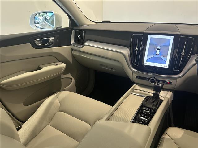 XC60D4 AWD モメンタム ディーゼル 4WD