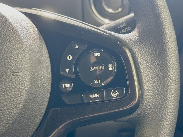 【アダプティブクルーズコントロール】高速道路での長距離走行が楽に!!自動で速度を保つクルーズコントロールが、衝突軽減システムと連携し、前方の車両を感知して車間を保つように速度調節してくれます!!