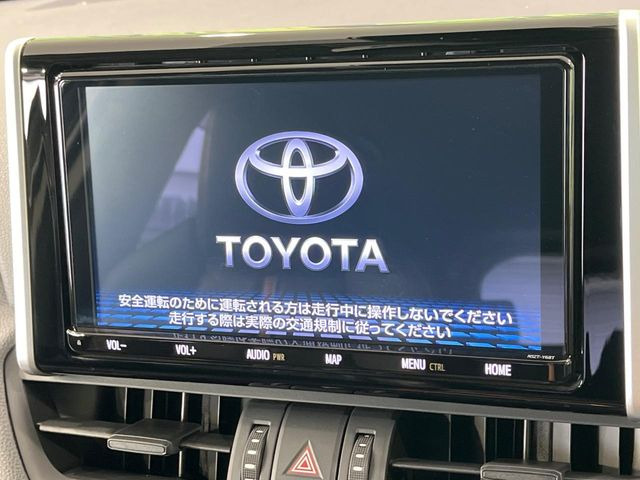 【純正9型ナビ】人気の純正ナビを装備。オーディオ機能も充実しており、Bluetooth接続すればお持ちのスマホやMP3プレイヤーの音楽を再生可能!毎日の運転がさらに楽しくなります!!