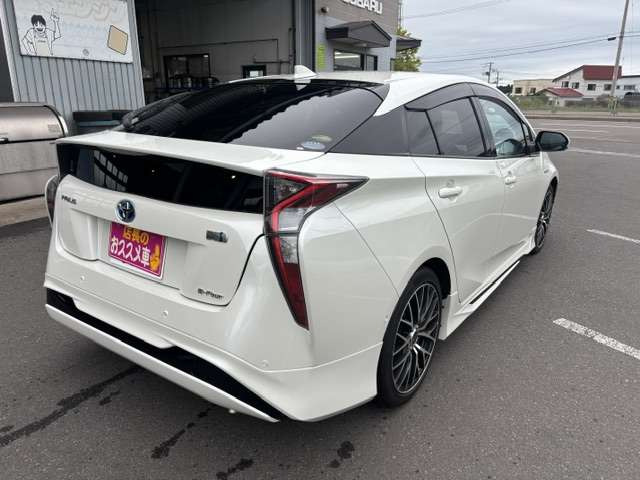 プリウス1.8 A E-Four 4WD