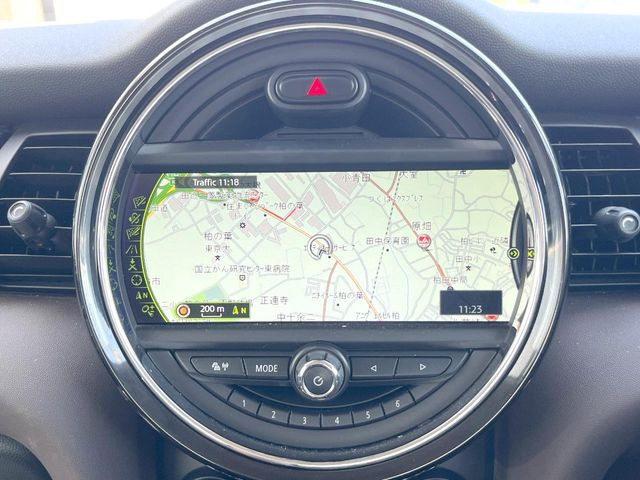 ��MINI�����i�r:��̊��̂���i�r�́A����������ԓ������o���Ă���܂��BBluetooth�Đ��ȂǃI�[�f�B�I�@�\���[�����Ă���܂��̂ŁA�^�]�����y���߂܂���
