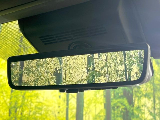 【デジタルインナーミラー】後席の大きな荷物や同乗者で後方が確認しづらい時でも安心!カメラが撮影した車両後方の映像をルームミラー内に表示。クリアな視界で状況の確認が可能です!