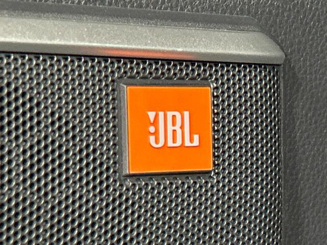 �yJBL�T�E���h�V�X�e���z���[�J�[�I�v�V�����̍��i�ʃT�E���h�V�X�e���𓋍ځB��p�̃`���[�j���O���{���ꂽ�召�l�X�ȃX�s�[�J�[����ǎ��ȃT�E���h���t�ł��A�Տꊴ���ӂ�鉹����Ԃ����o���܂��B