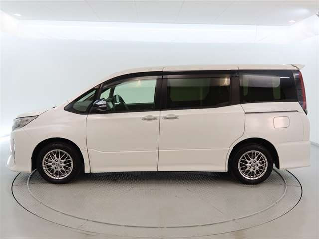 ノア1.8 ハイブリッド Si W×B II